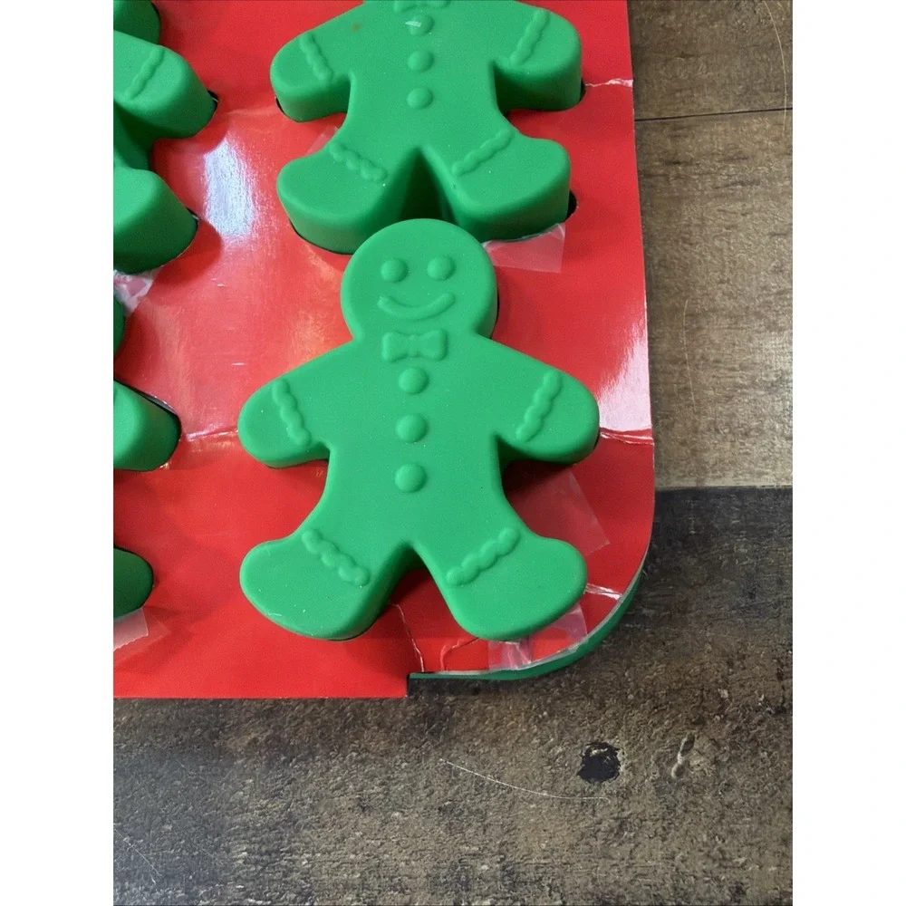 Green Silicone Gingerbread Man Baking Mold Cake Brownies Candy Holiday Bakeware